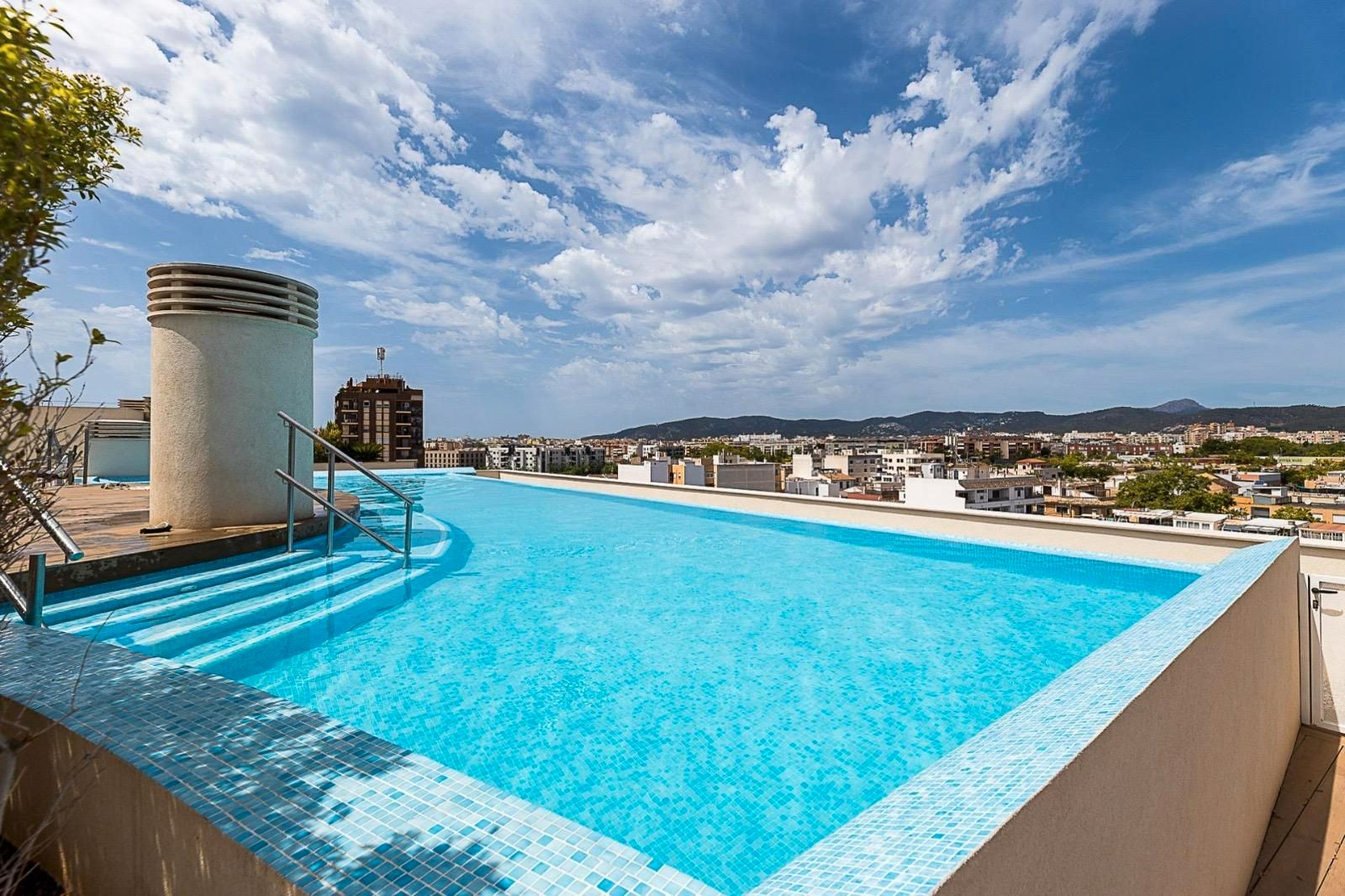 Swimming pool of Flat for rent in  Palma de Mallorca  with Air Conditioner, Heating and Terrace