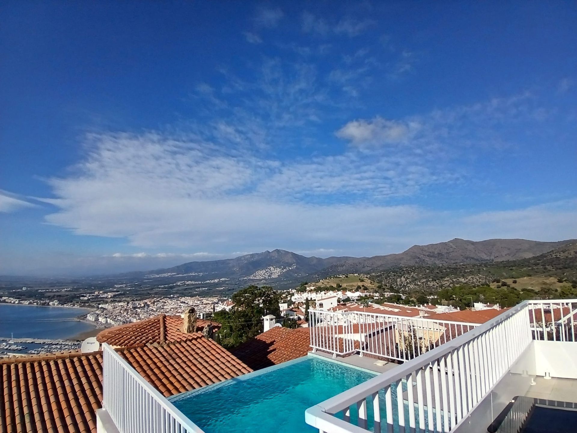 Vista exterior de Casa o xalet en venda en Roses amb Aire condicionat, Calefacció i Jardí privat