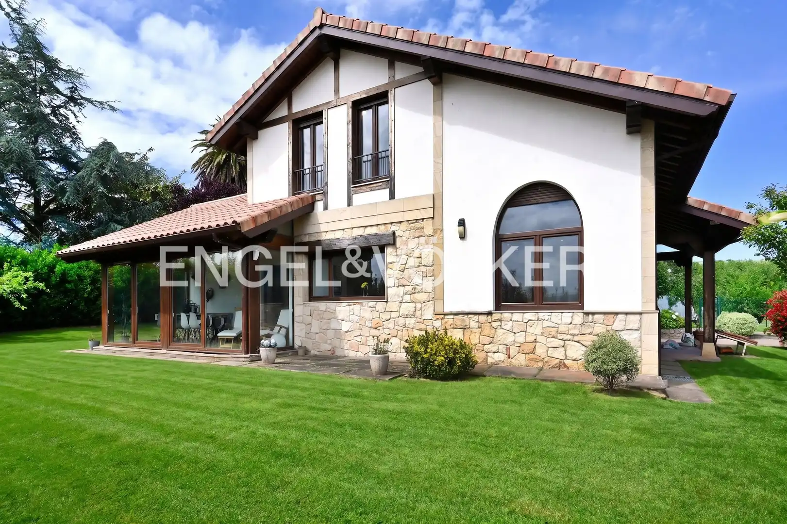Vista exterior de Casa o chalet en venta en Suances con Calefacción, Jardín privado y Terraza
