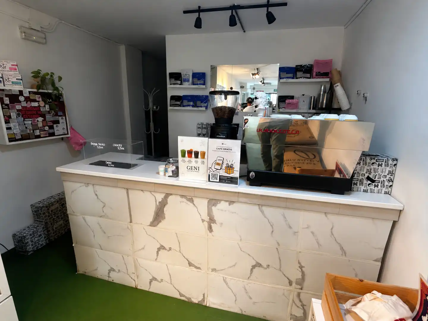 Business premises for transfer in Eixample, imagen 2