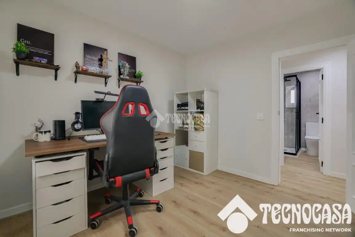 Bedroom of Flat for sale in Santa Coloma de Gramenet  with Air Conditioner, Heating and Parquet flooring