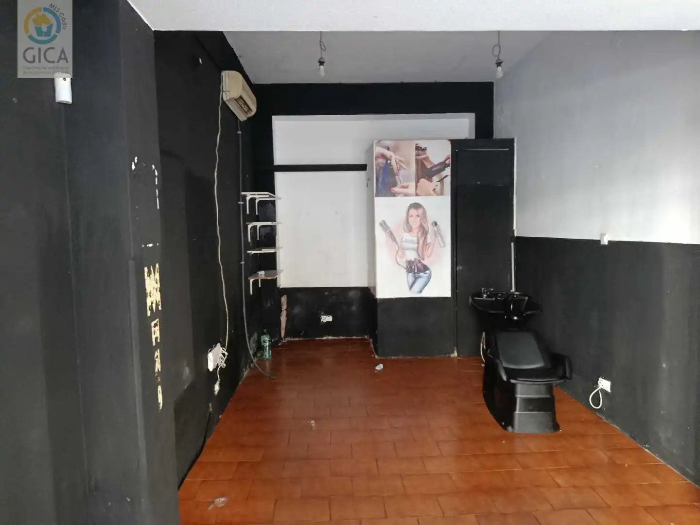 Local comercial en venda a Avenida de las Fuerzas Armadas, imagen 2