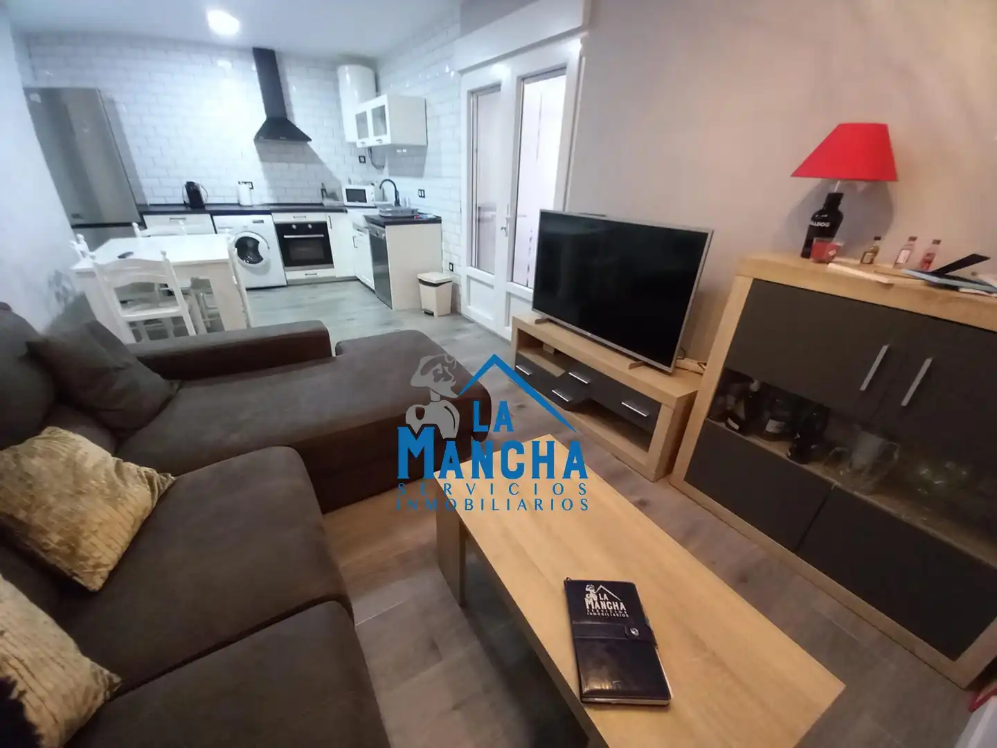 Sala d'estar de Casa o xalet en venda en Madrigueras amb Piscina i Moblat