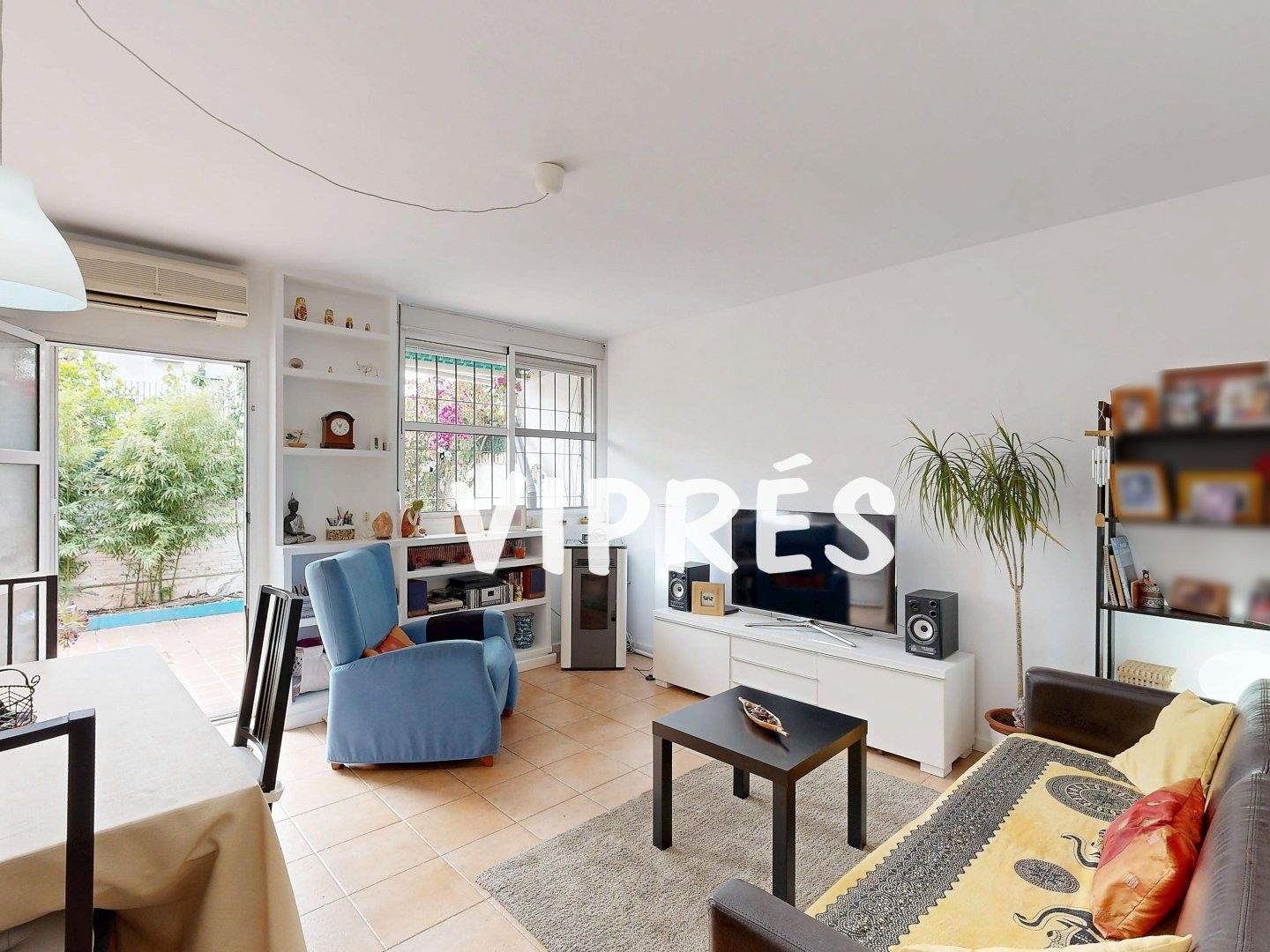 Sala d'estar de Casa adosada en venda en Cáceres Capital amb Calefacció i Terrassa