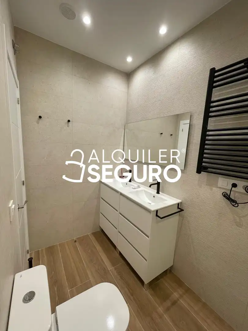 Baño de Loft de alquiler en Madrid con Aire acondicionado