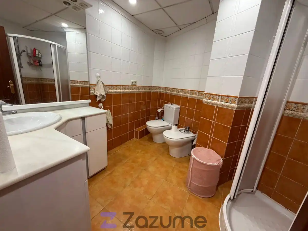 Baño de Piso de alquiler en Valencia con Parquet, Amueblado y Horno