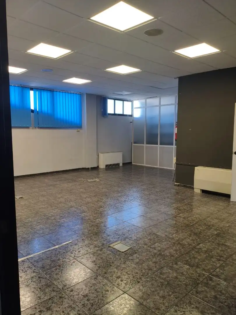 Nau industrial de lloguer en Peligros amb Calefacció i Alarma