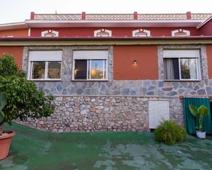 Vista exterior de Casa o xalet en venda en Almuñécar amb Aire condicionat, Jardí privat i Terrassa