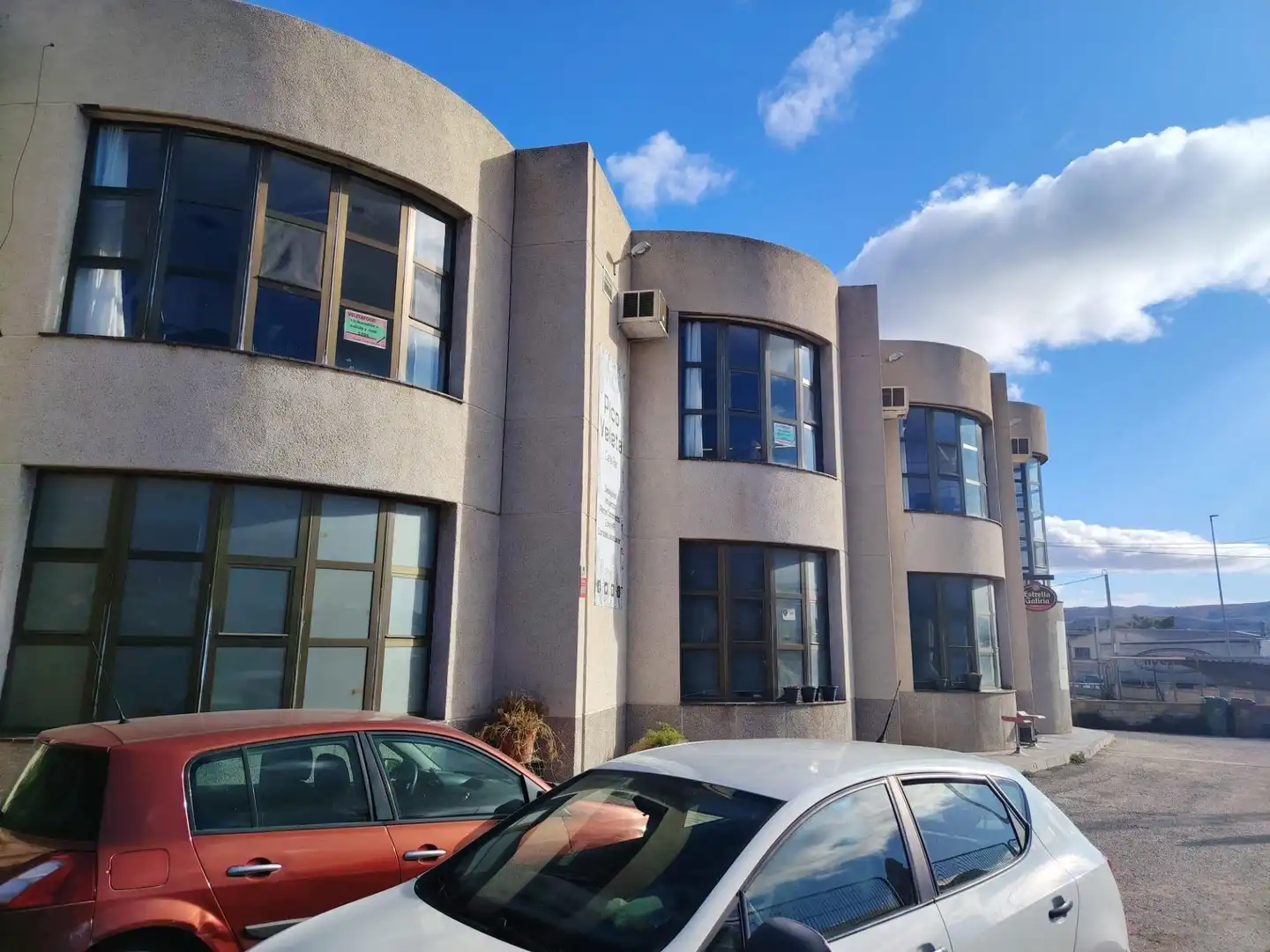Vista exterior de Edificio en venta en Elda