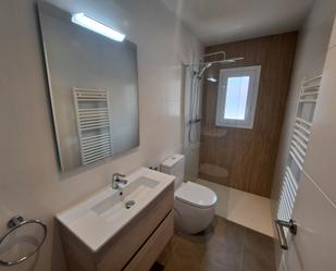 Badezimmer von Wohnung miete in Berga mit Balkon