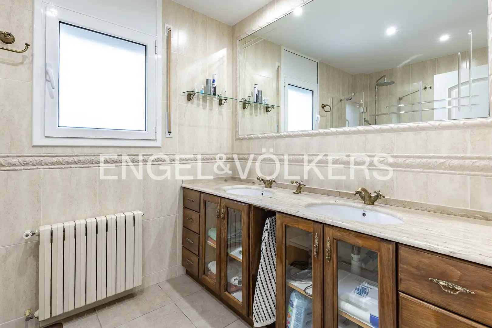 Bathroom of Houses for sale in Sant Fost de Campsentelles  with Air Conditioner, Heating and Private garden
