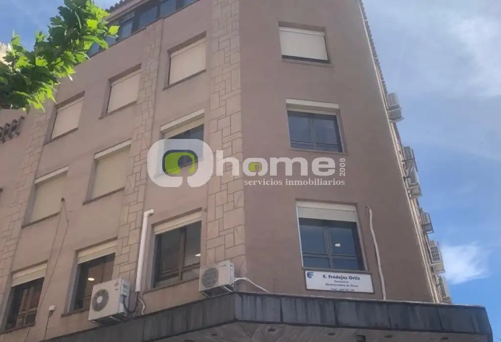 Oficina amb ascensor en venda a Calle San Atilano 7