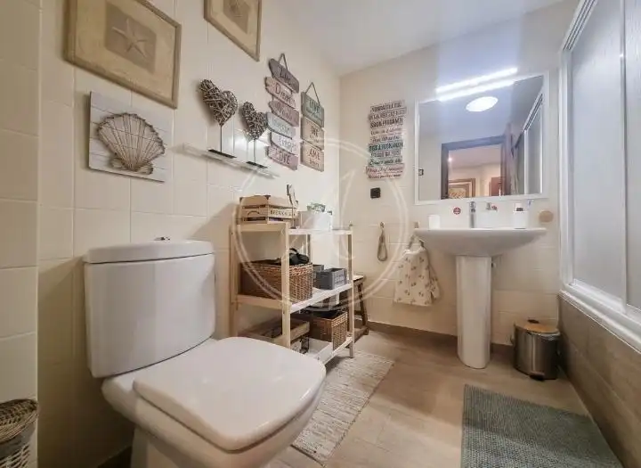 Badezimmer von Wohnung zum Verkauf in Alicante / Alacant mit Klimaanlage und Heizung