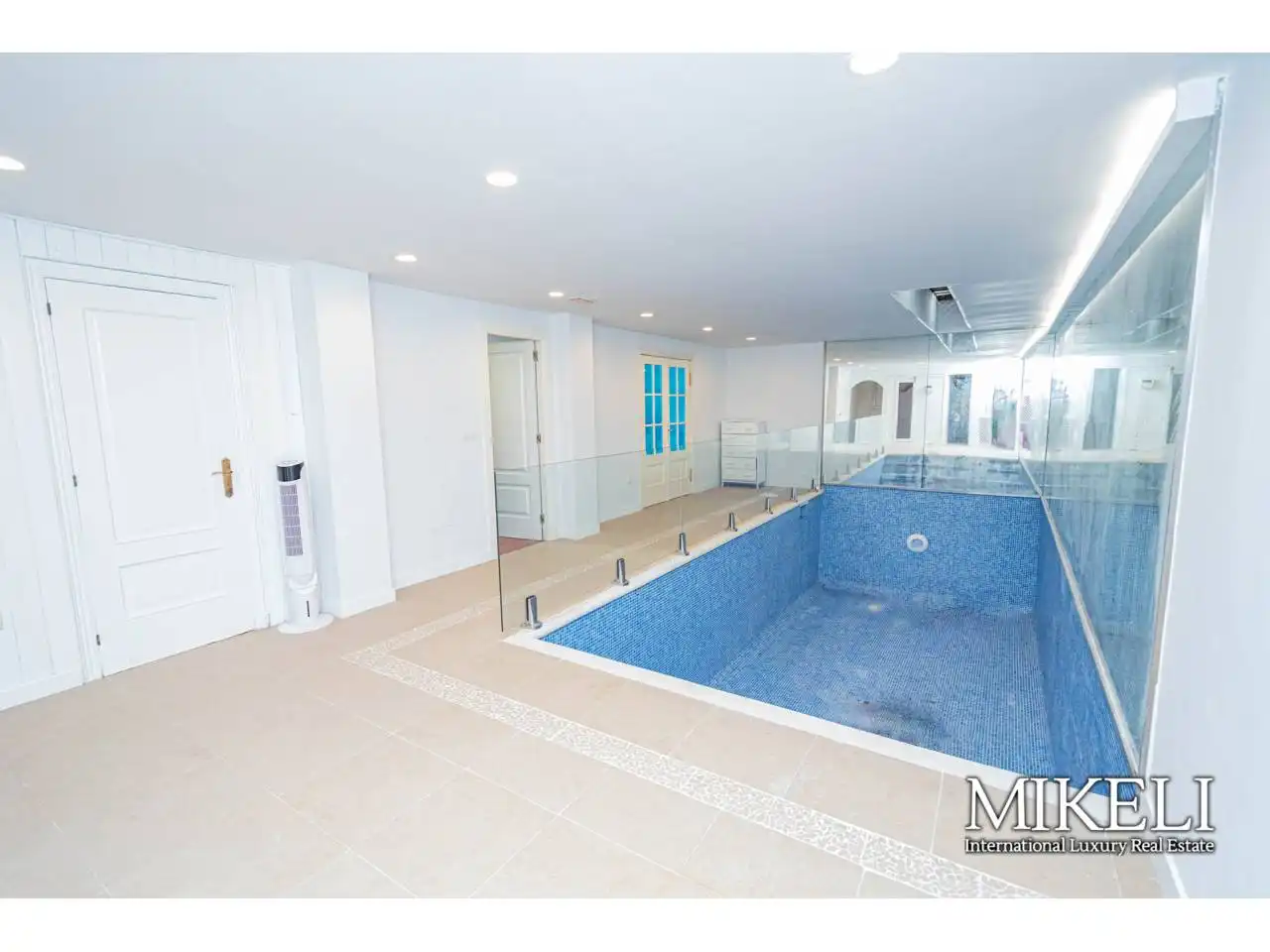 Piscina de Casa o xalet en venda en Piélagos amb Calefacció, Jardí privat i Parquet