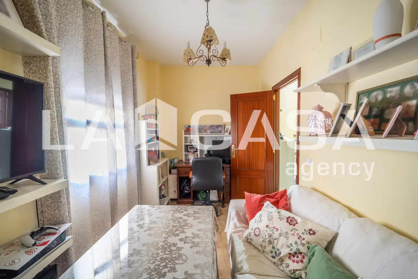 Casa adosada en venta en Dos Hermanas con Aire acondicionado, Terraza y Trastero
