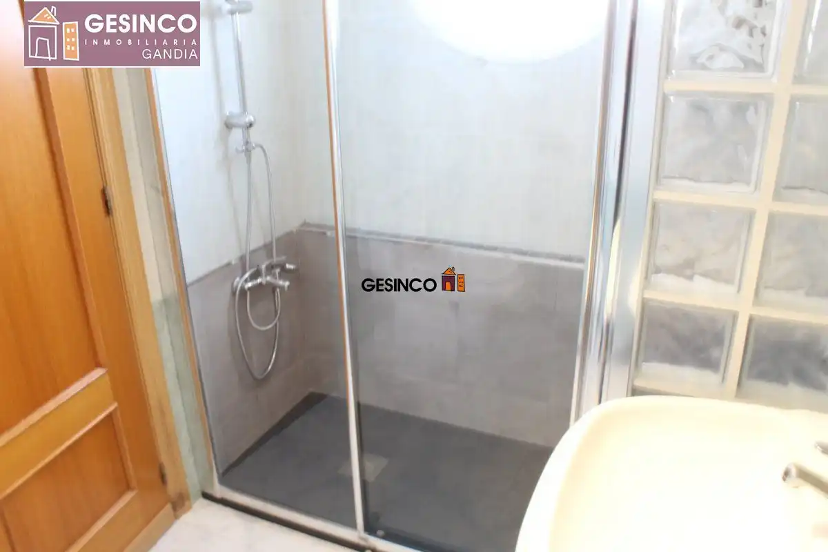 Bany de Àtic de lloguer en Gandia amb Terrassa, Moblat i Piscina comunitària