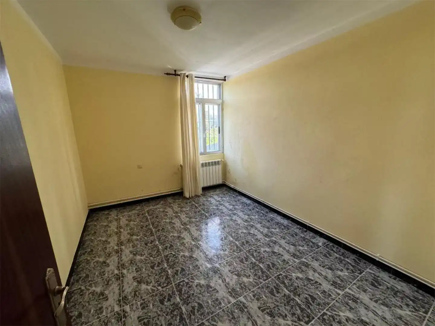 Schlafzimmer von Wohnung zum Verkauf in Negreira mit Privatgarten und Möbliert