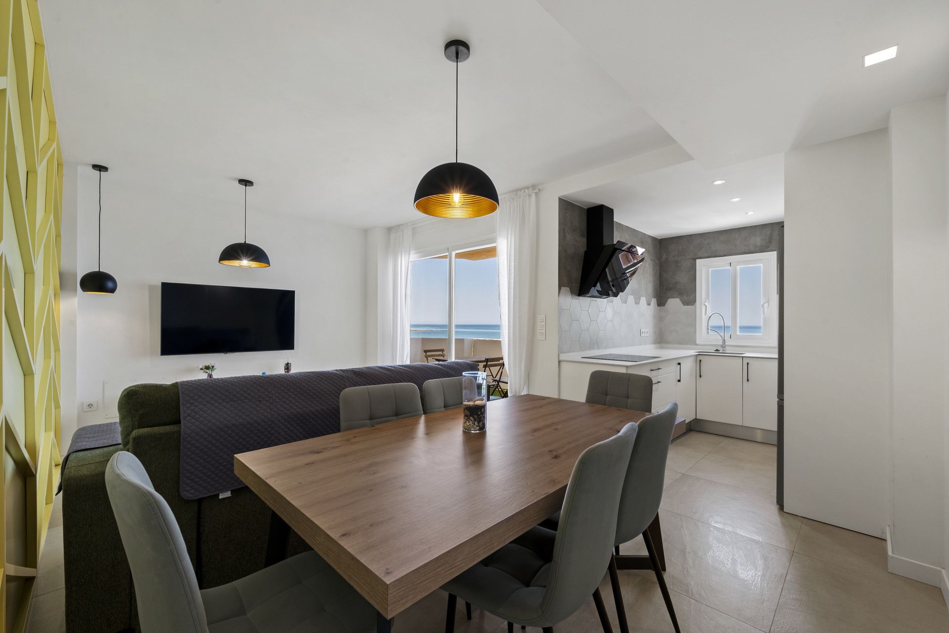 Dining room of Apartment for sale in Fuengirola  with Air Conditioner, Terrace and Furnished