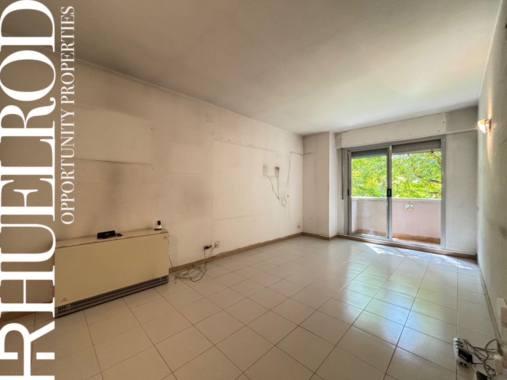 Living room of Flat for sale in  Barcelona Capital  with Air Conditioner, Heating and Oven