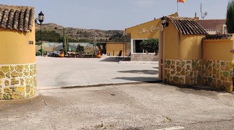 SE VENDE CHALET EN MUY BUENA ZONA PEGADO AL PUEBO Y A 20 MINUTOS DE ALICANTE