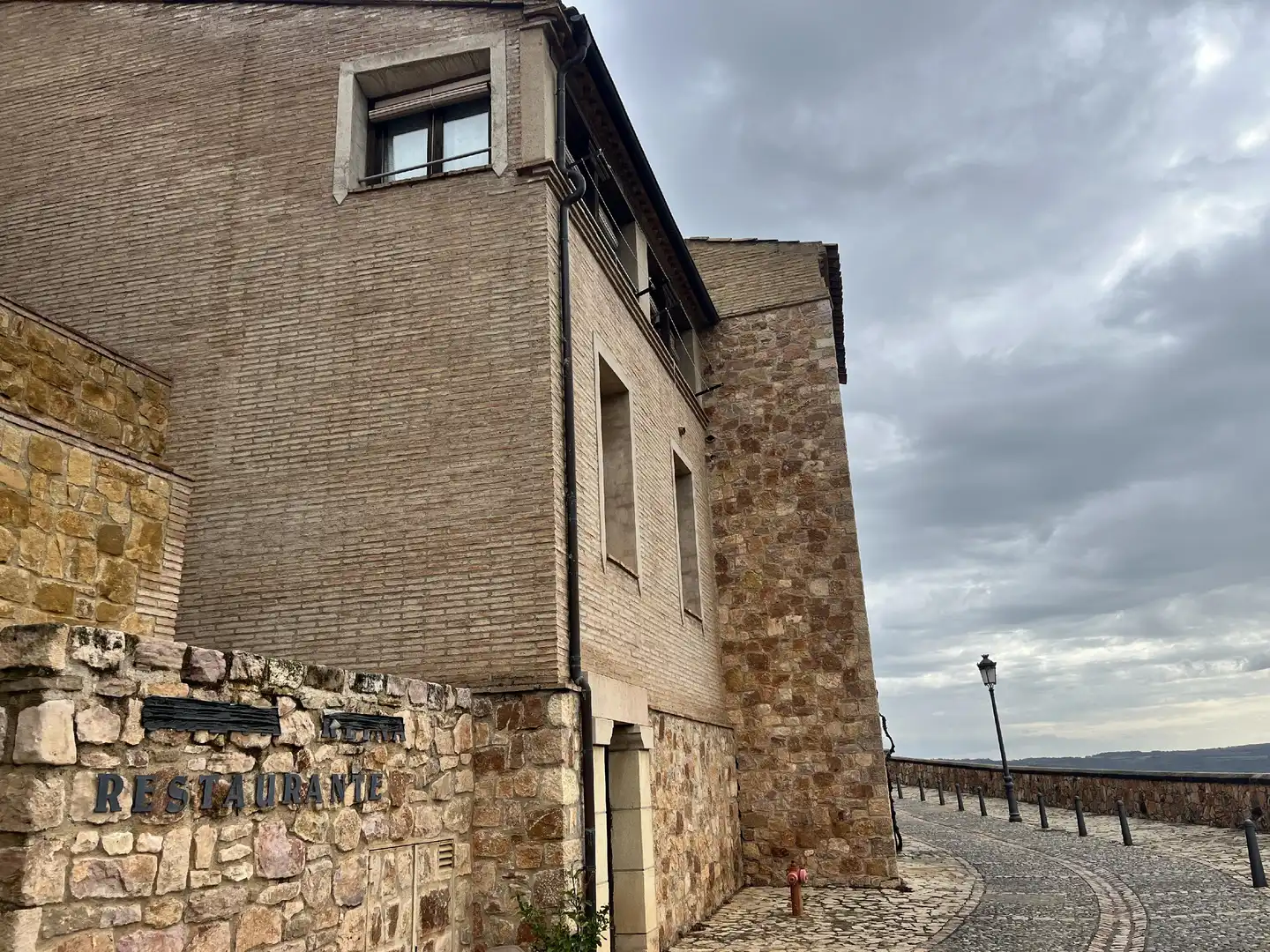 Vista exterior de Casa o chalet en venta en Alquézar con Calefacción y Terraza
