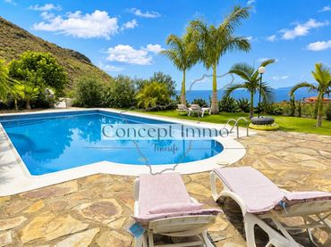 Casa rústica amb piscina en venda a La Caldera