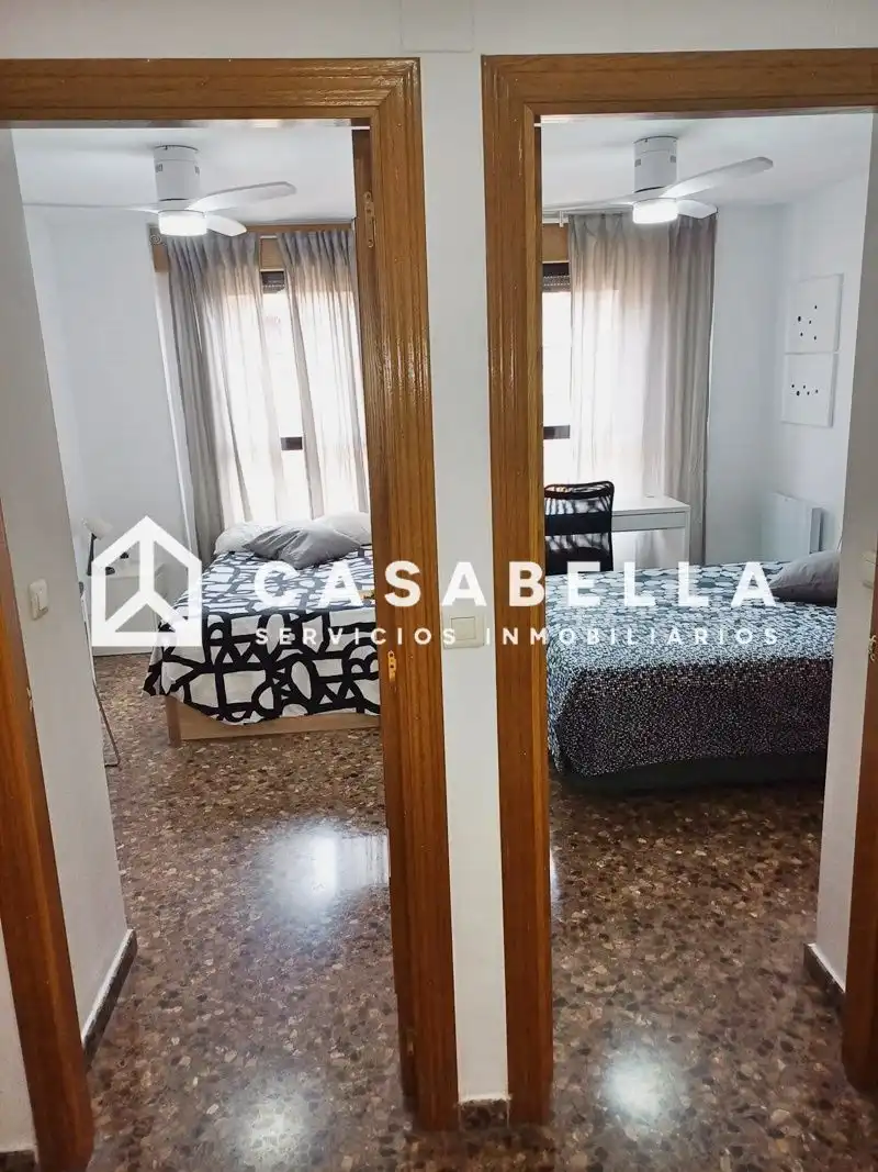 Schlafzimmer von Wohnung zur Miete in Valencia mit Klimaanlage, Heizung und Terrasse