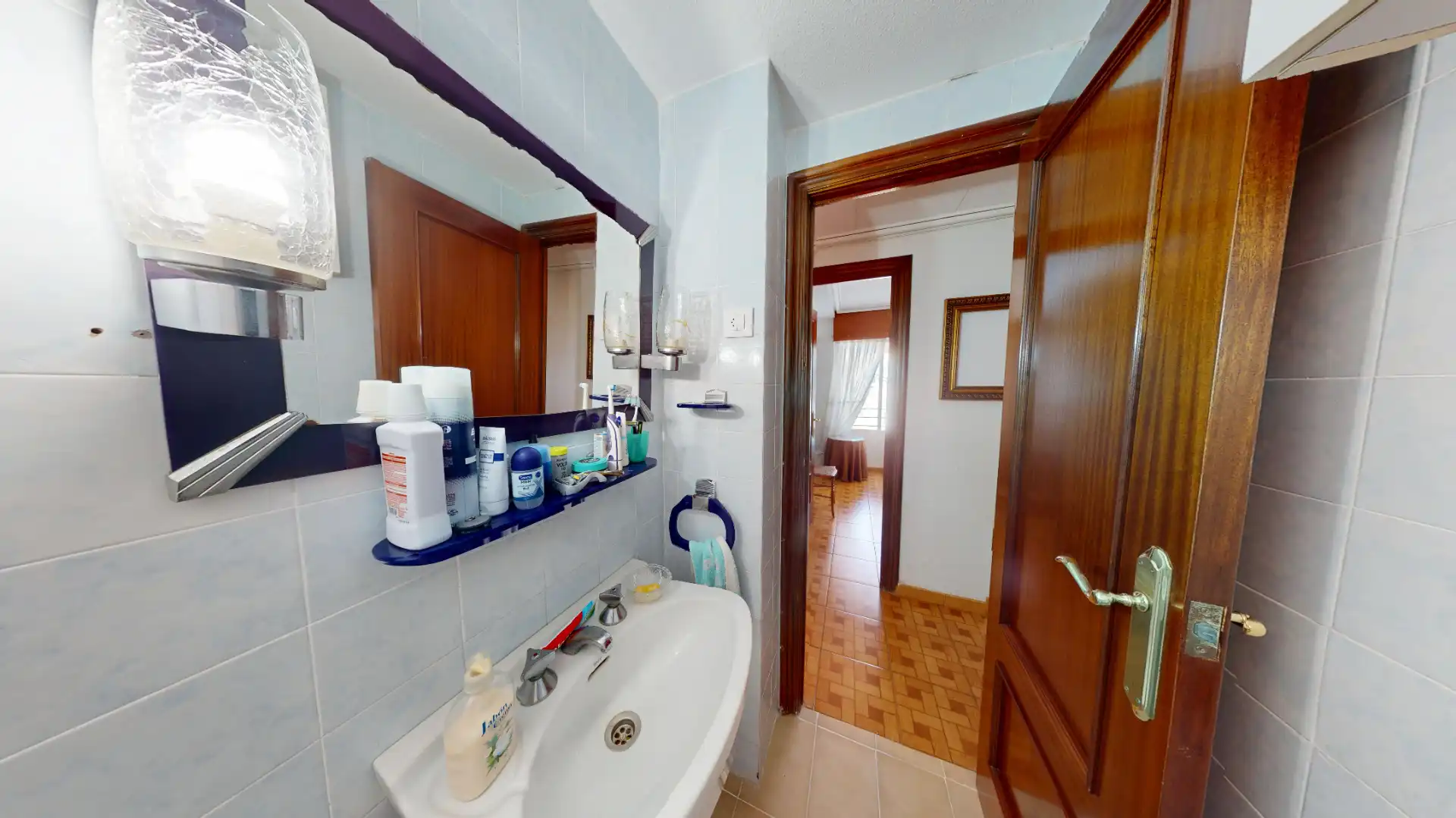 Baño de Piso en venta en Alicante / Alacant con Aire acondicionado, Terraza y Amueblado