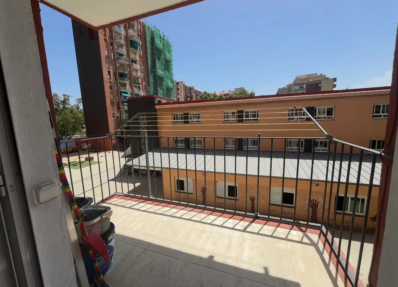 Vista exterior de Pis en venda en Barcelona amb Forn i Balcó