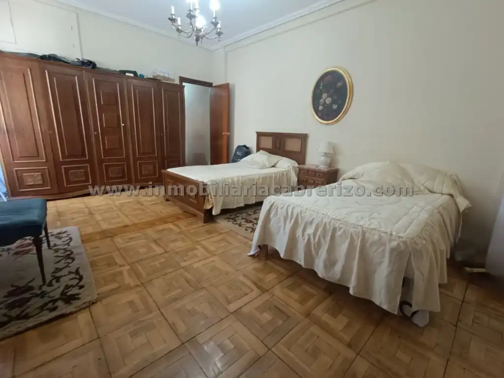 Dormitori de Pis en venda en  Logroño amb Calefacció, Parquet i Terrassa