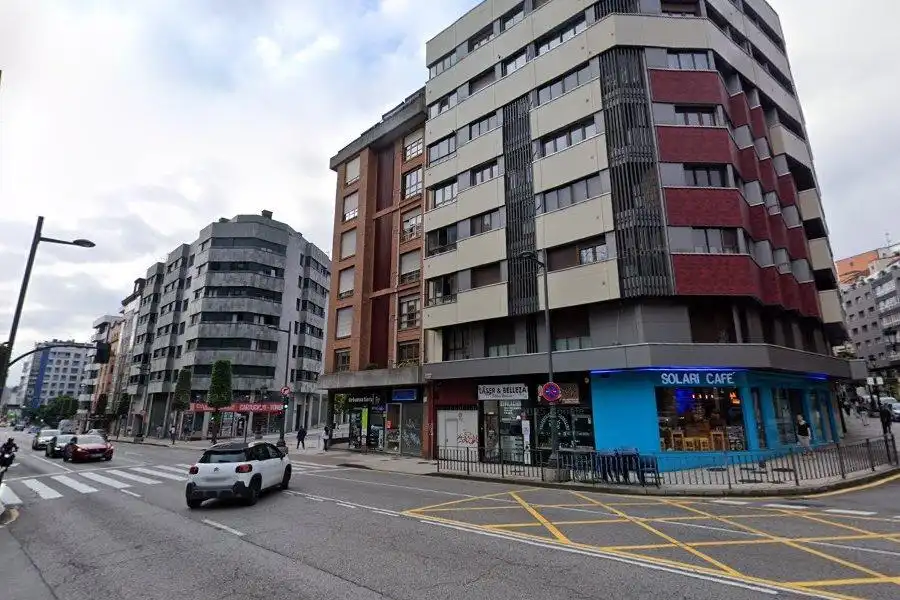 Vista exterior de Pis en venda en Oviedo  amb Calefacció