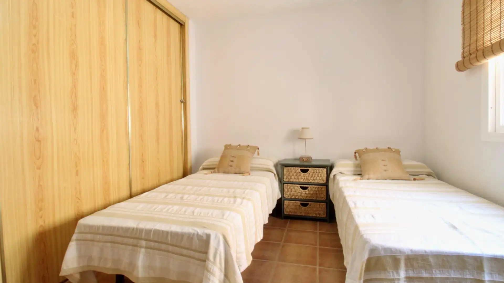 Dormitori de Pis en venda en Roquetas de Mar amb Terrassa, Moblat i Piscina comunitària