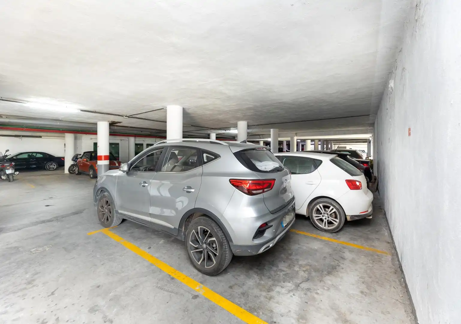 Parkplatz von Wohnung zum Verkauf in Granada mit Klimaanlage, Terrasse und Möbliert