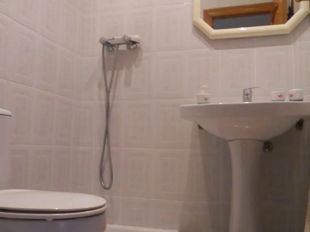 Badezimmer von Wohnung zum Verkauf in  Valencia Capital mit Klimaanlage und Balkon