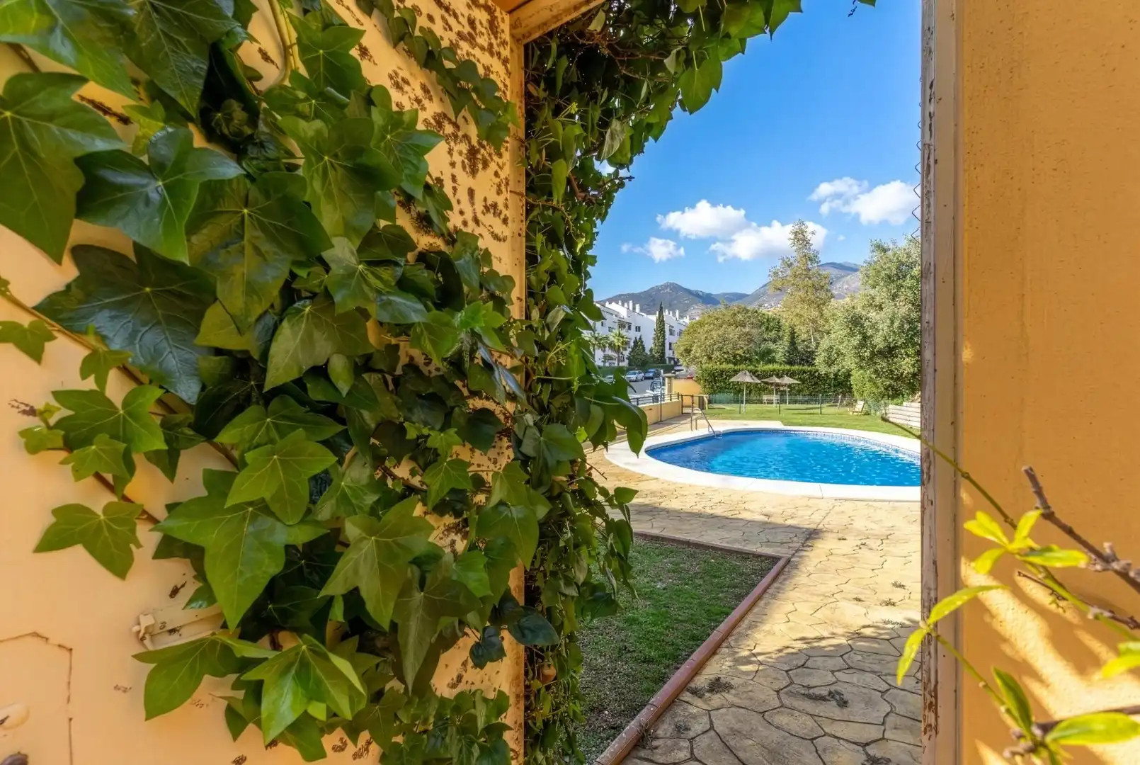 Doppelhaushälfte mit Pool zum Verkauf in 96 Calle Jabea #Urb Quebradagolf