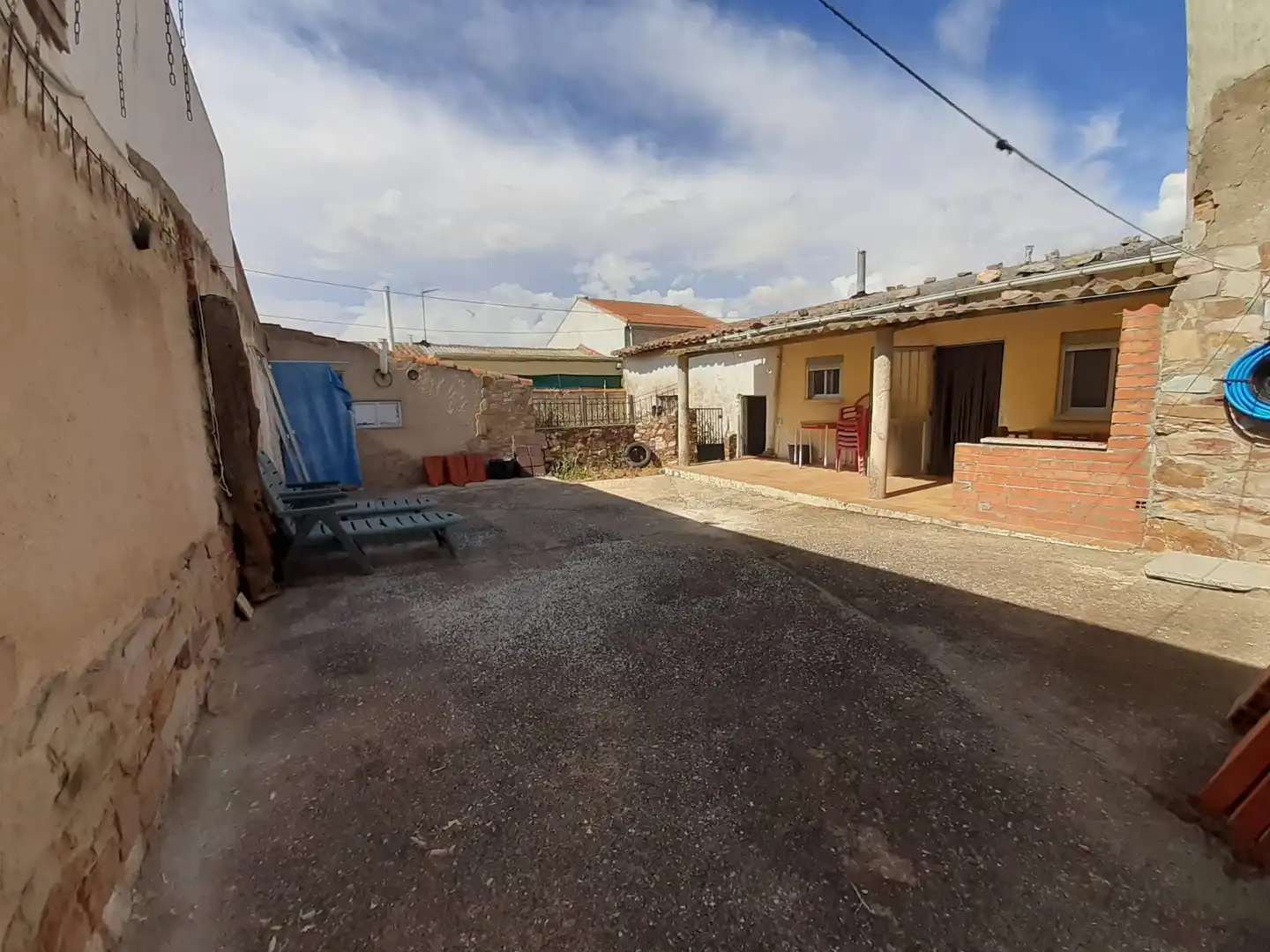 Exterior view of Houses for sale in Montamarta  with Heating, Parquet flooring and Storage room