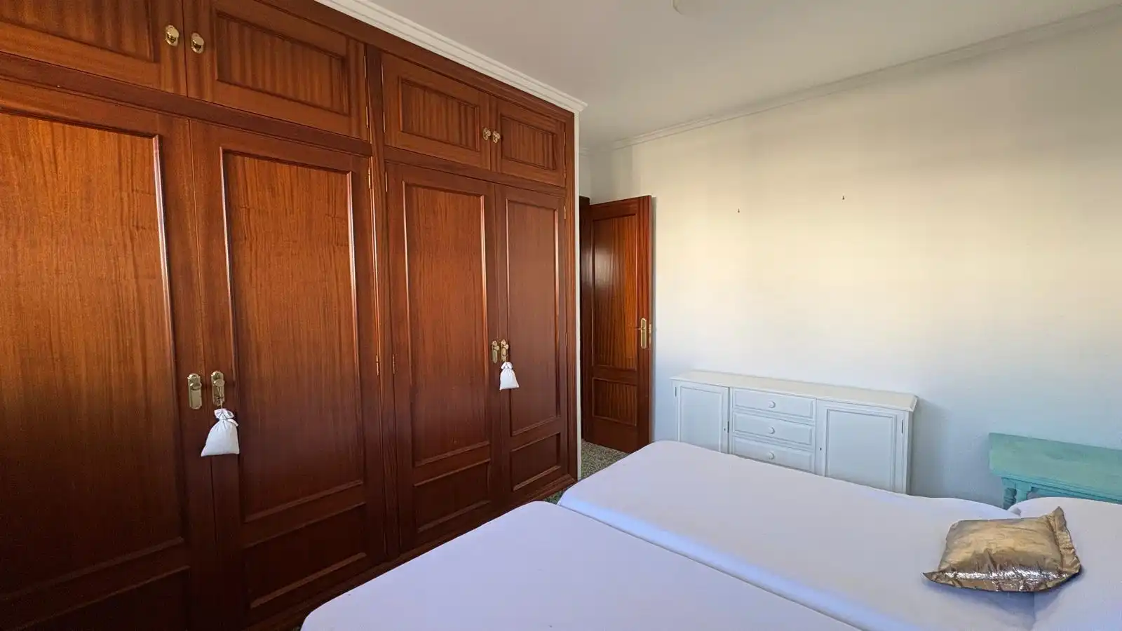 Bedroom of Houses for sale in L'Eliana  with Air Conditioner, Terrace and Storage room