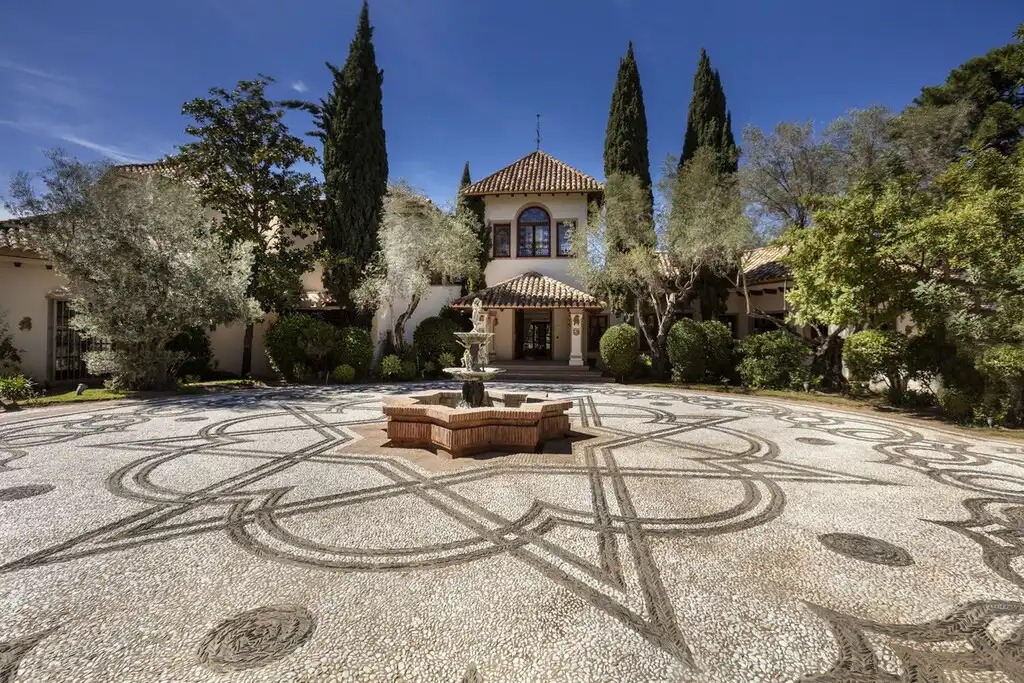 Detached house with pool for sale in San Pedro de Alcántara, imagen 2