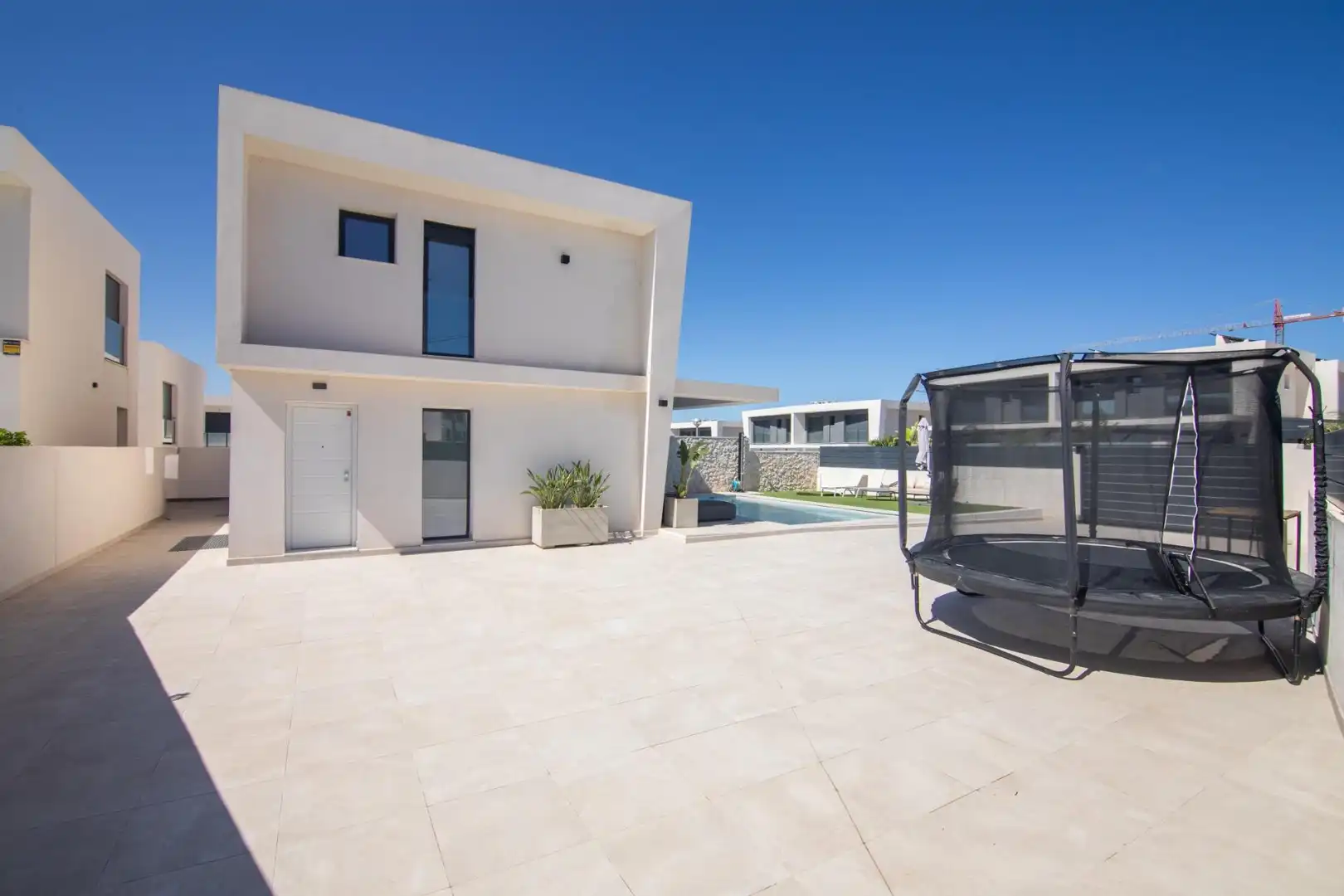 Vista exterior de Casa o xalet de lloguer en Santa Pola amb Aire condicionat, Calefacció i Jardí privat