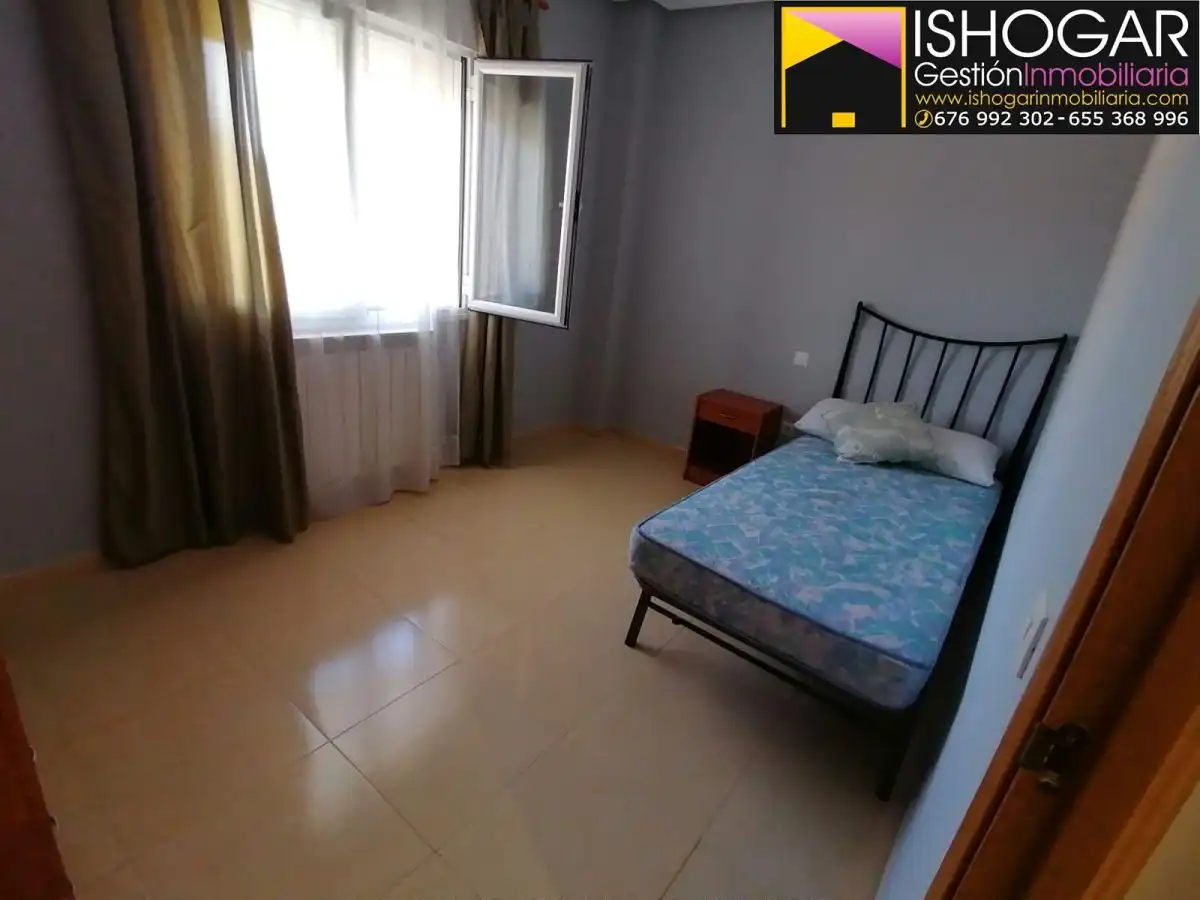 Schlafzimmer von Wohnung zur Miete in Valdepeñas mit Heizung und Balkon