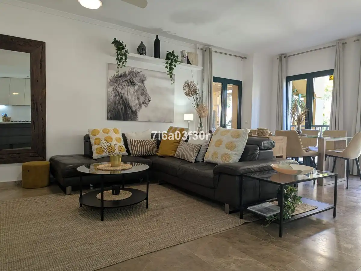 Wohnzimmer von Wohnungen zum Verkauf in Marbella mit Heizung, Privatgarten und Terrasse
