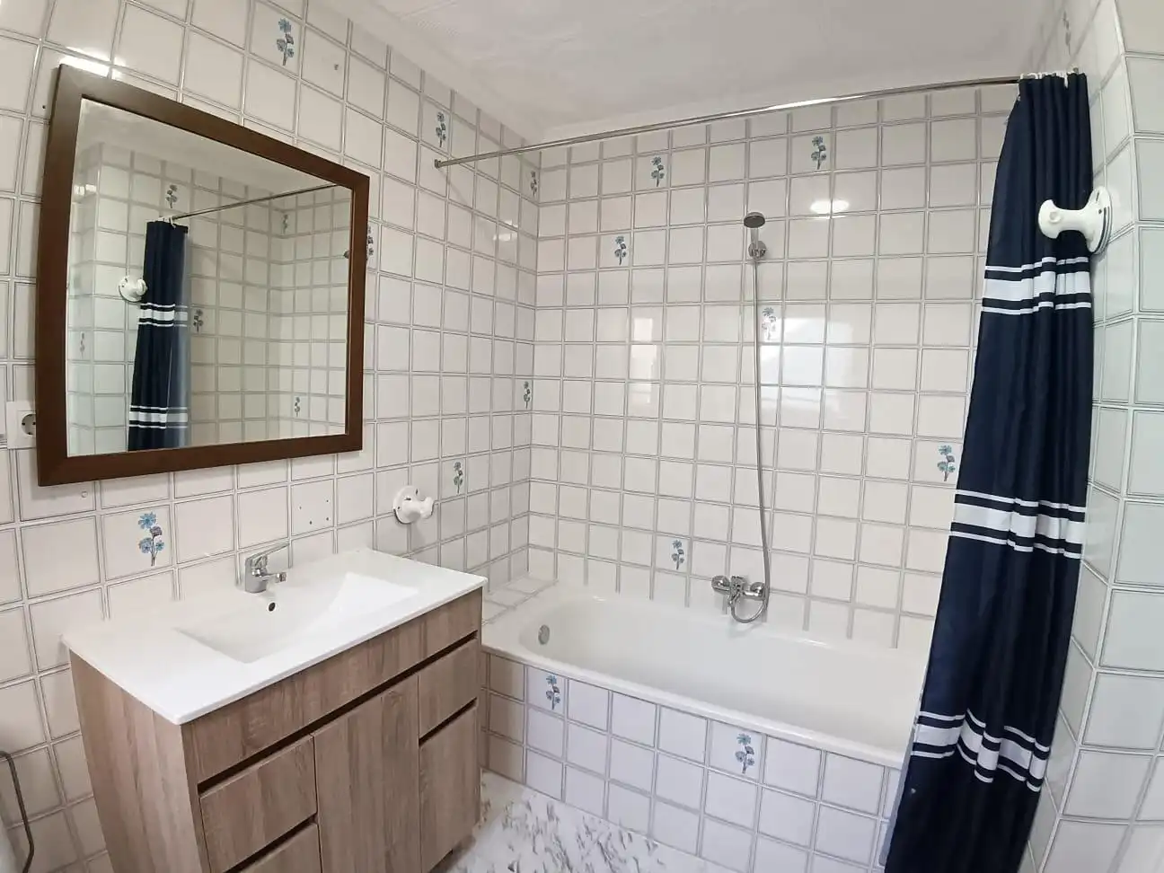 Bathroom of Flat for rent in Antequera
