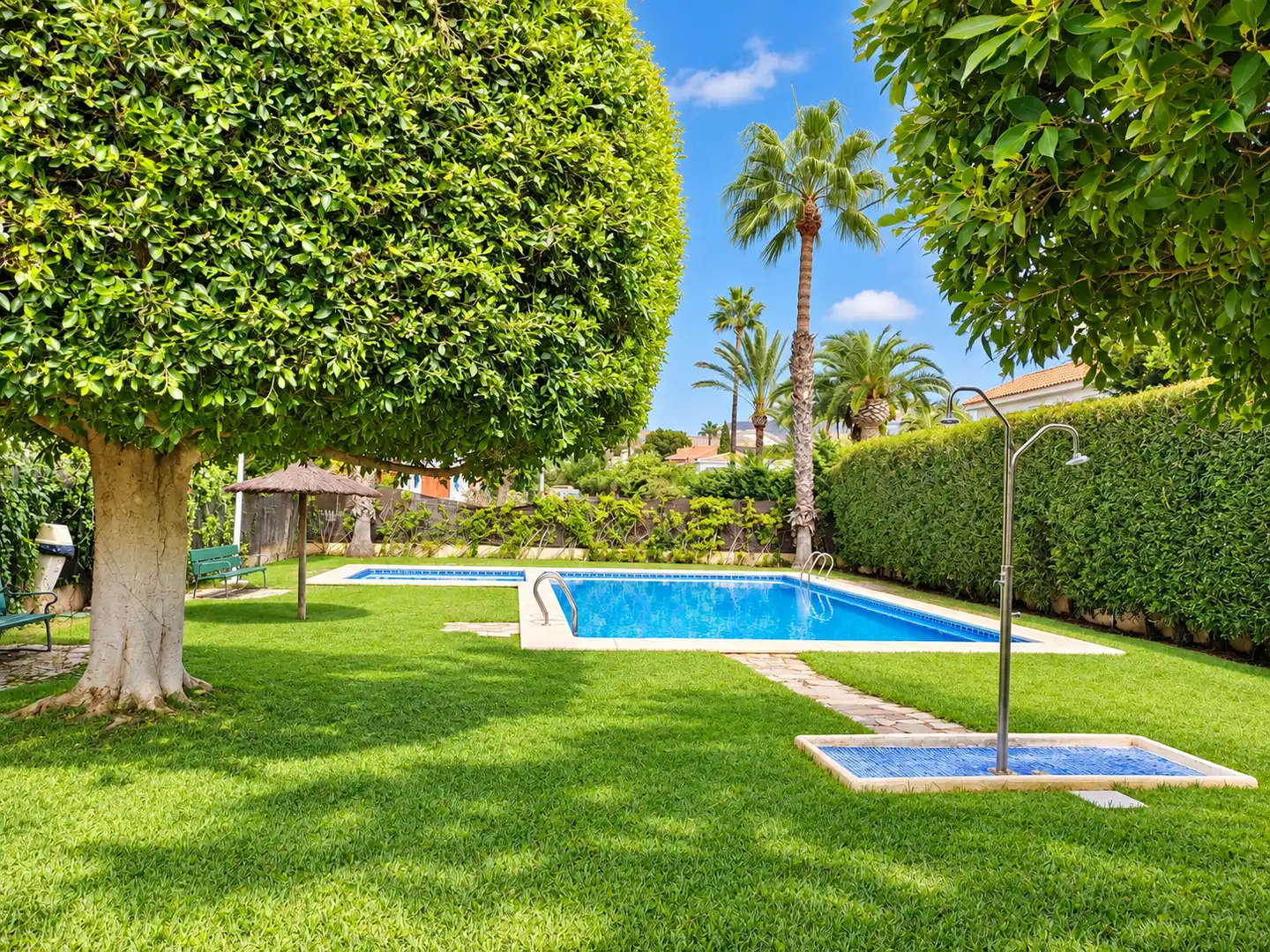 Swimming pool of Detached homes for sale in Pueblo Español - Coveta Fumá