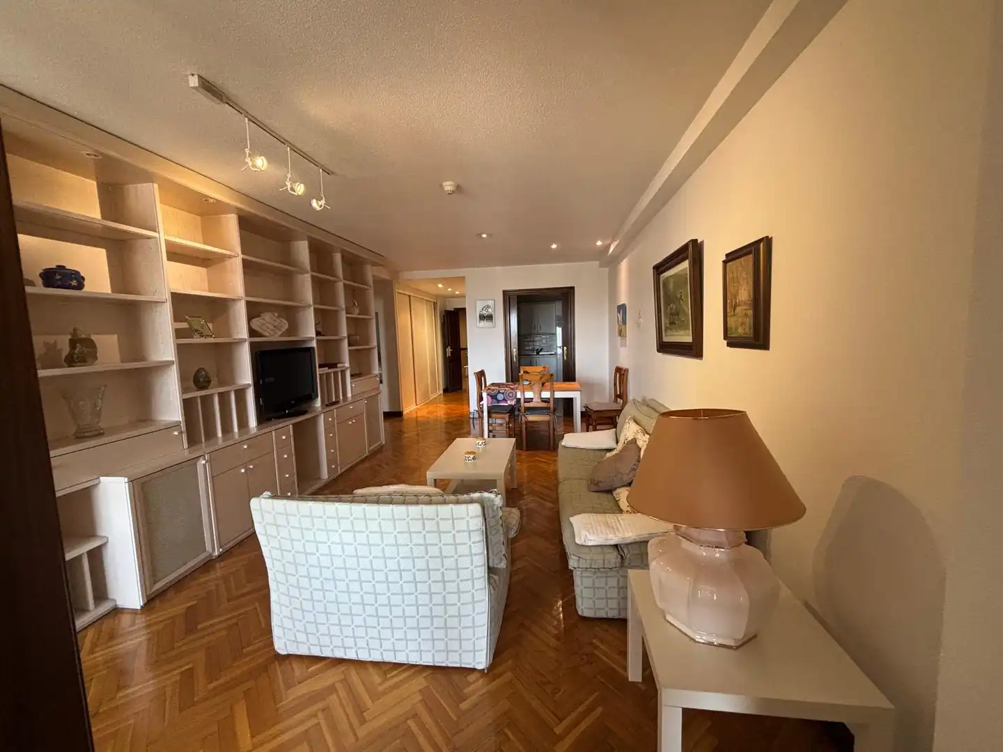 Sala de estar de Piso de alquiler en  Pamplona / Iruña con Calefacción, Parquet y Terraza
