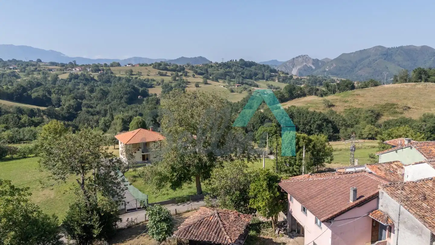 Exterior view of Houses for sale in Parres  with Heating, Private garden and Storage room