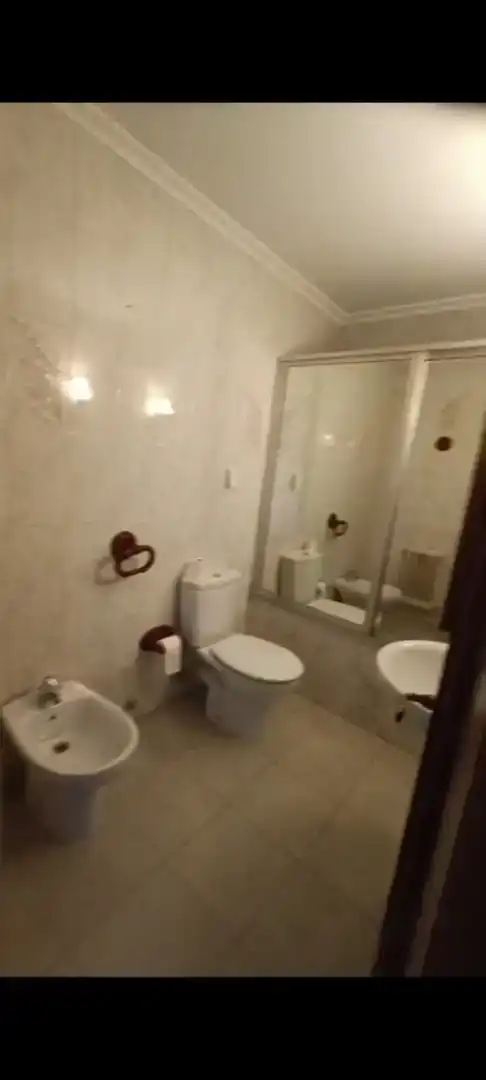 Bathroom of Houses for share in Madrid  with Parquet flooring, Washing machine and Microwave