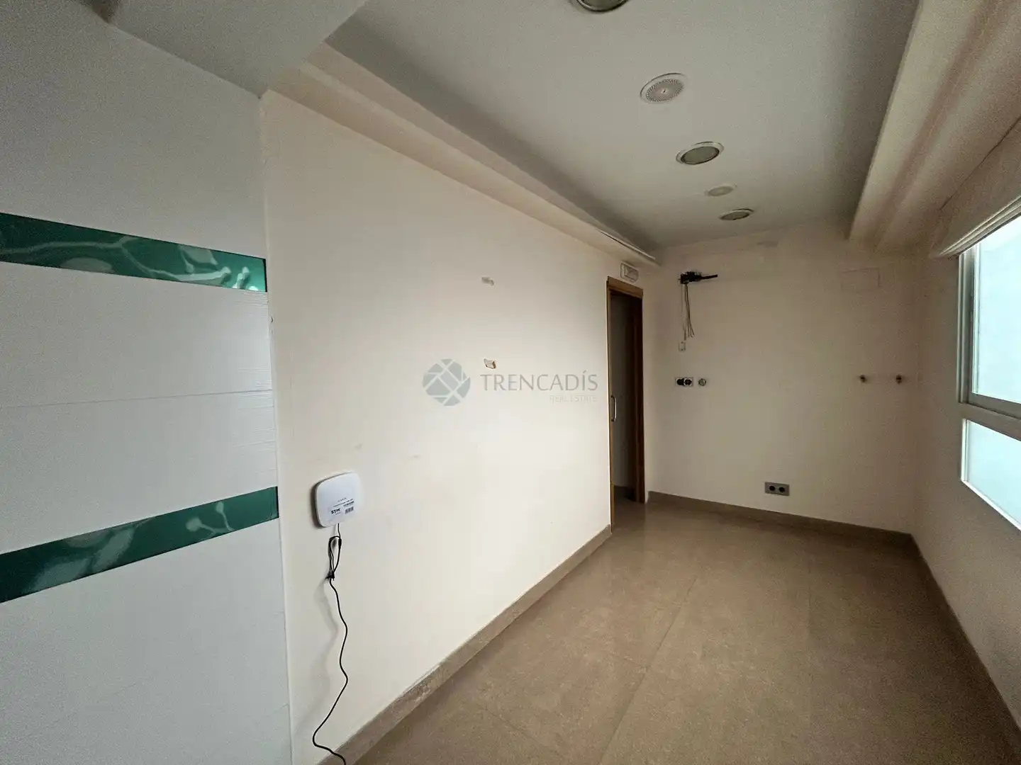 Local en venta en Urbanizaciones
