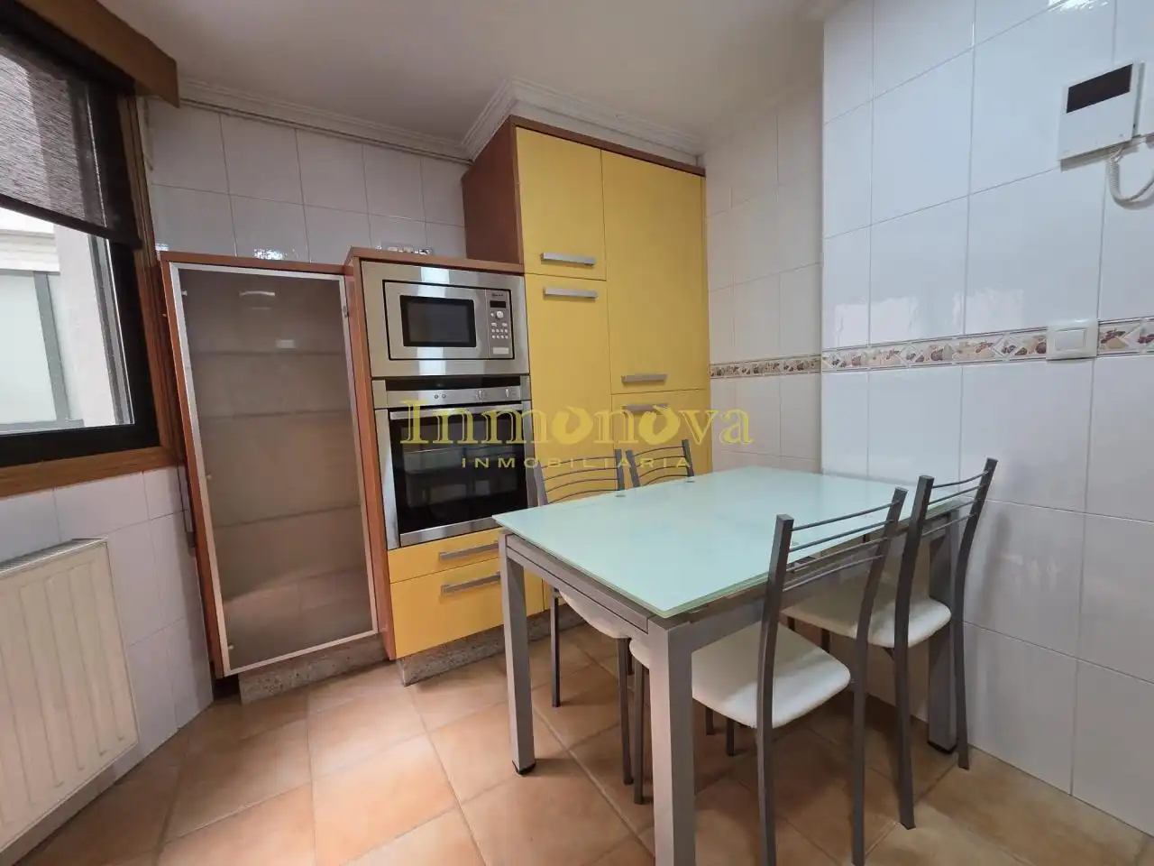 Küche von Dachboden zur Miete in Salvaterra de Miño mit Heizung, Terrasse und Abstellraum