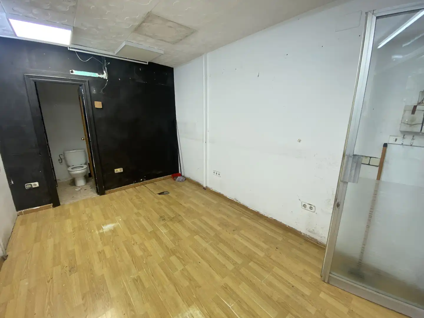 Local de alquiler en Barcelona con Parquet