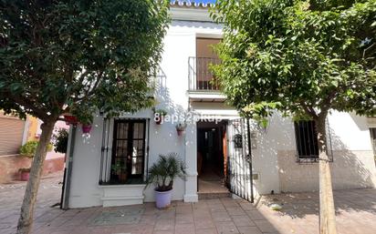 Vista exterior de Casa adosada en venda en Estepona amb Terrassa